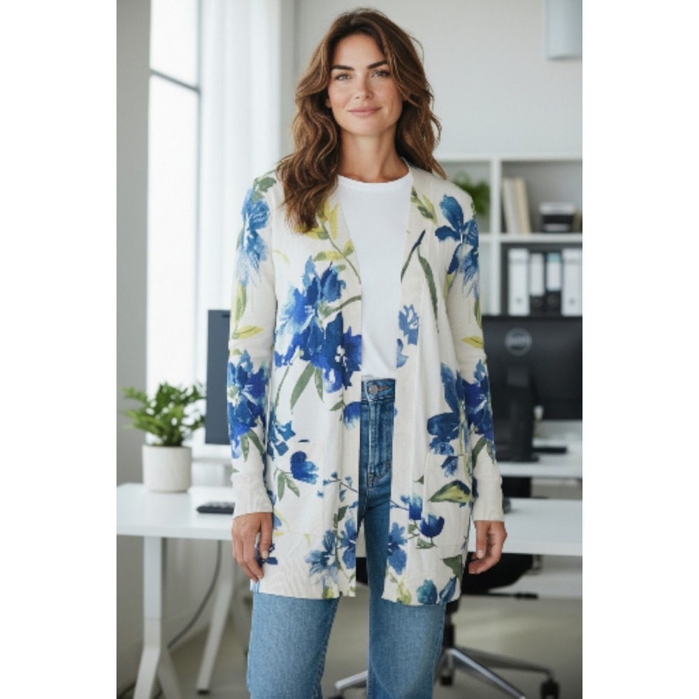 Chicos Womens size 1 cottagecore Long Sleeve Sweater Blue Floral Flowers NWT